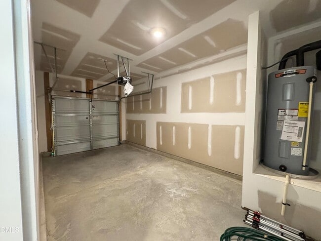 Building Photo - 419 Belgian Red Wy