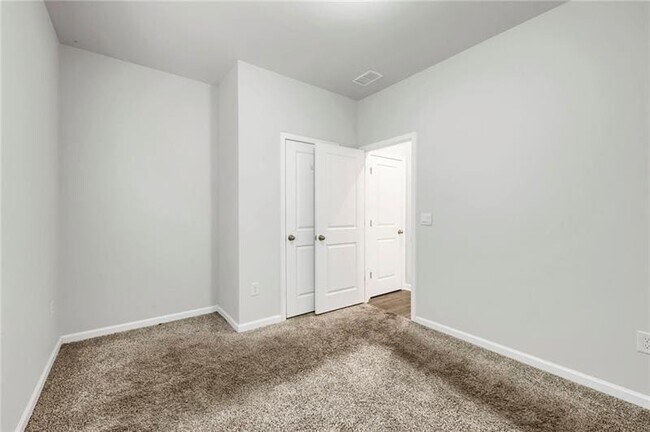 Building Photo - 334 Wells Cir