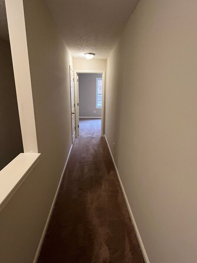 Building Photo - HALF OFF ONE MONTH AT UPPER STONE!