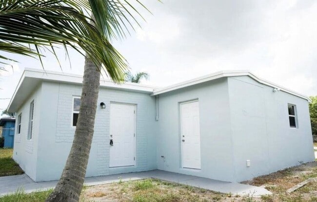 Building Photo - 2317 NW 15th Ct