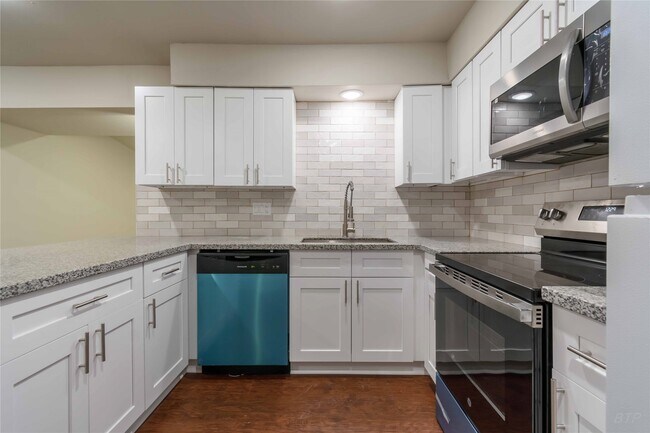 Primary Photo - 12046 Beechnut St