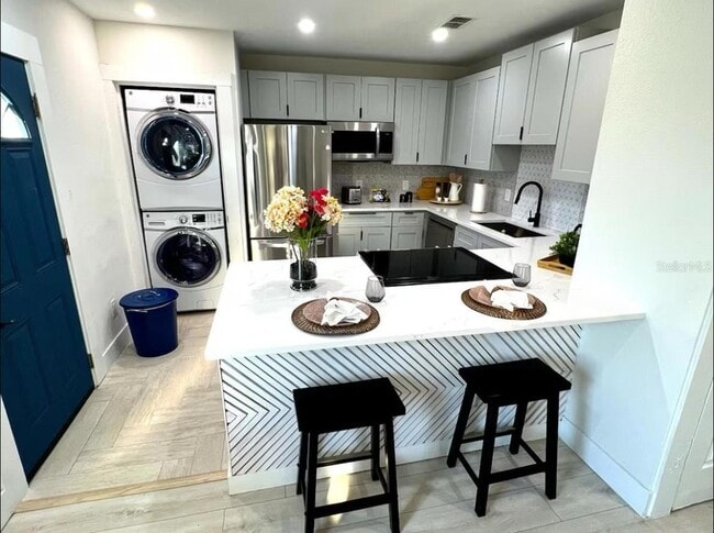 Building Photo - 1756 2nd St NE