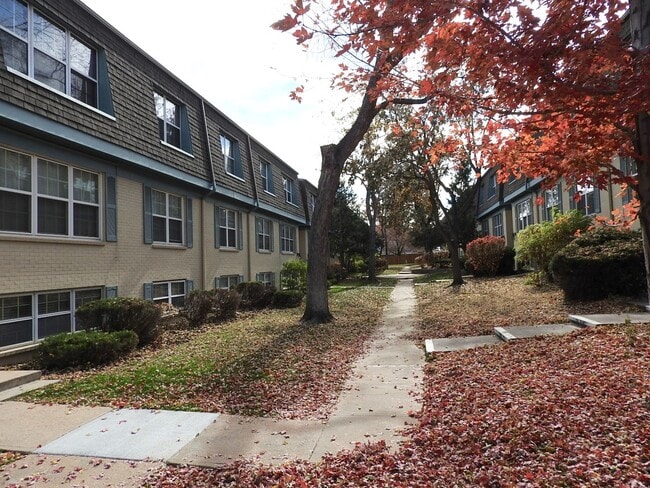 Primary Photo - 9370 E Girard Ave