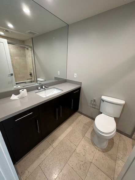 Building Photo - 1666 Greenfield Ave