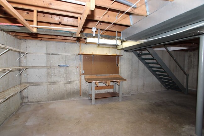 Building Photo - 2 Bed 1.5 Bath Condo