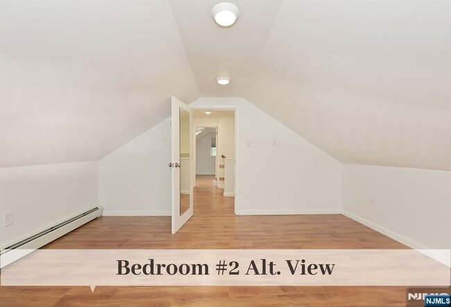 Building Photo - 385 Fern Ave