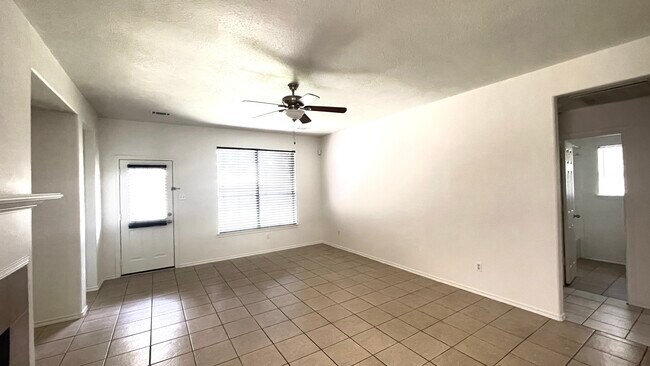 Building Photo - 12914 Pinehall Ln