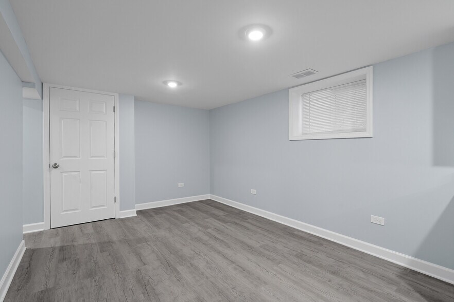 Building Photo - 5620 N Marmora Ave