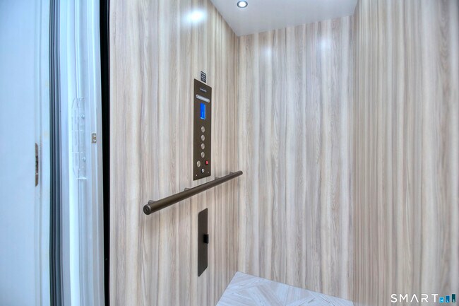 Building Photo - 26 Island Way