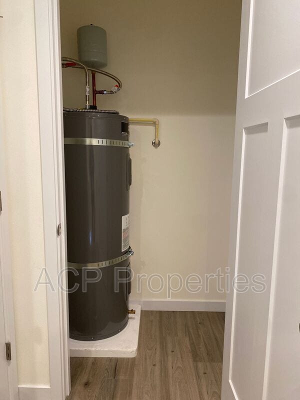 Building Photo - 2288 Brome St