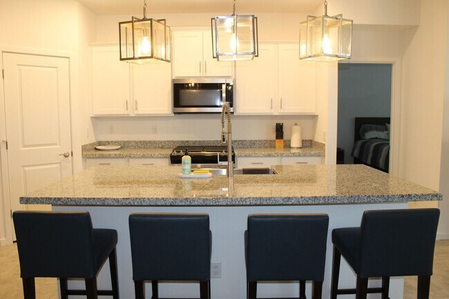 Building Photo - Military Jets Fly Over this 4BR House in Litchfield Park