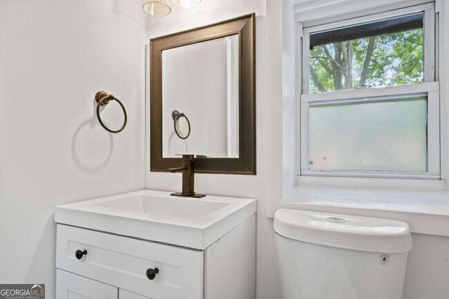 Building Photo - 2735 Defoors Ferry Rd NW