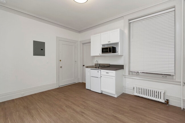 Building Photo - 1369 Hyde