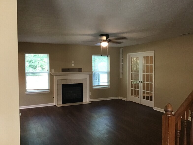Building Photo - 1196 River Ridge Dr