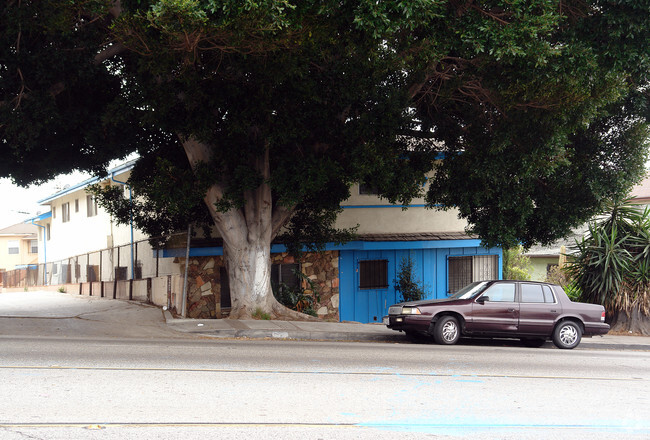 Building Photo - 917 Centinela Ave