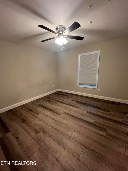 Building Photo - 355 W Outer Dr