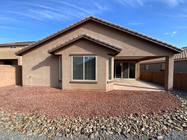 Building Photo - Beautiful 3 Bedroom Plus Office Recent Con...