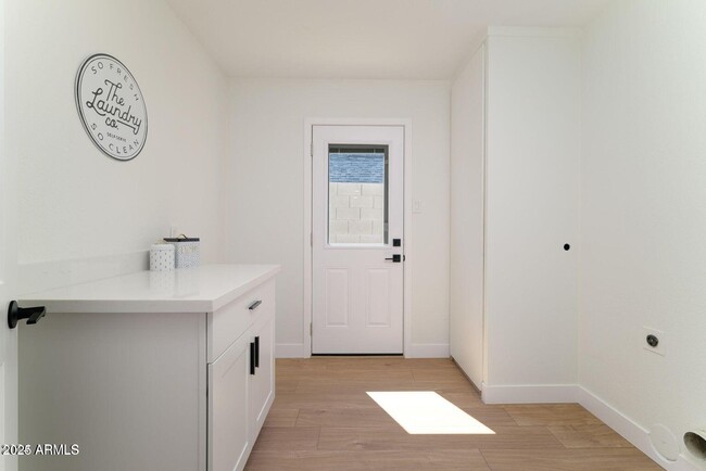 Building Photo - 4414 S Terrace Rd