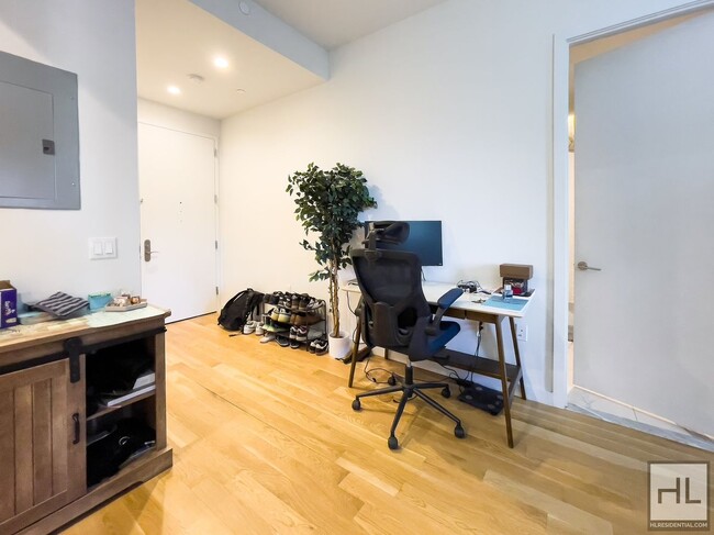 Building Photo - Stylish and Modern 1-Bed 1-Bath with Priva...