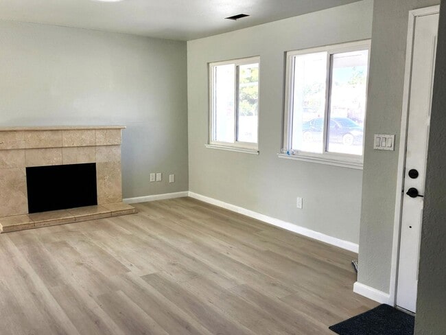 Building Photo - 3/2- Newly Renovated & Energy Efficient in...