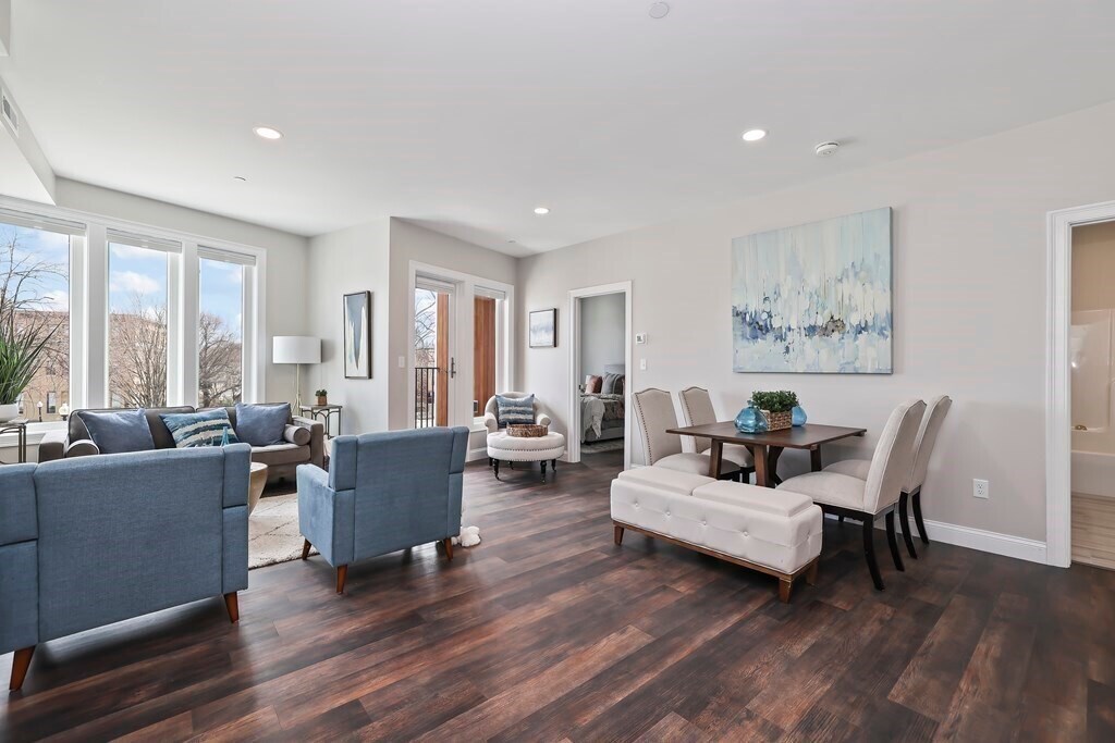 Building Photo - 734 South St