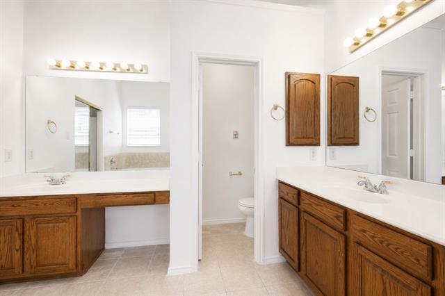 Building Photo - 10057 Wyndbrook Dr