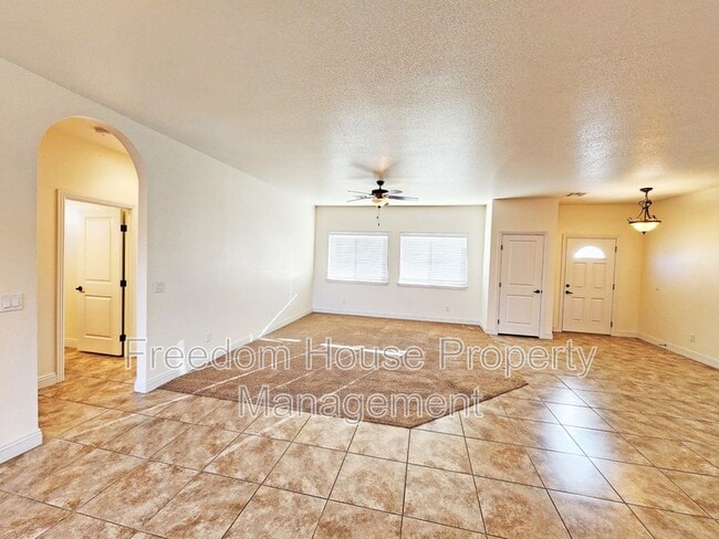 Building Photo - 4920 Honey Locust Dr