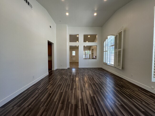 Building Photo - 8317 San Ramon Dr