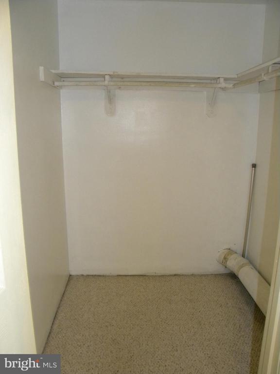 Building Photo - 935 S Charles St