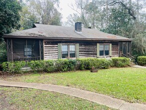 Building Photo - Log cabin style duplex near TMH