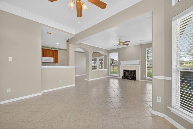 Building Photo - 7914 Loyel Pointe Dr