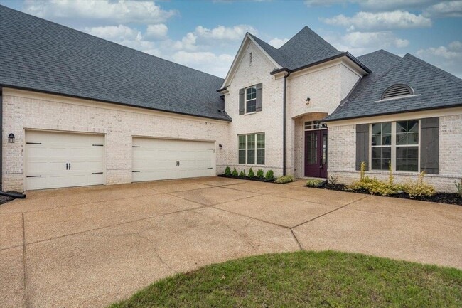 Building Photo - 5143 Lawrenceburg Ln