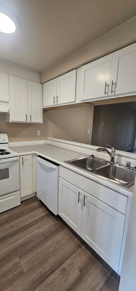 Building Photo - Crest View Apartments