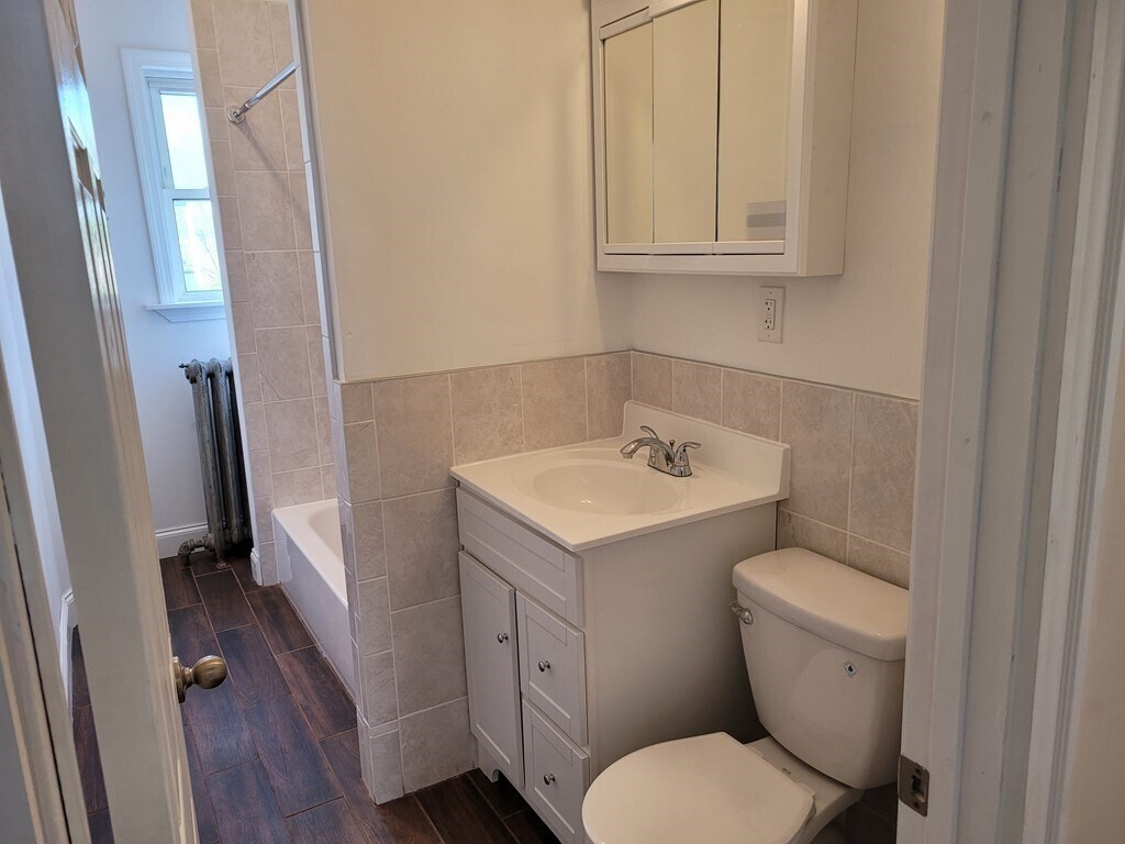 Building Photo - 150 River St