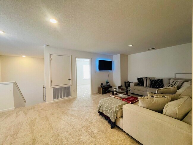 Building Photo - 35 Witherspoon Dr