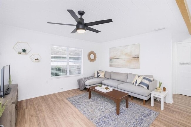 Building Photo - 1221 E Ida St