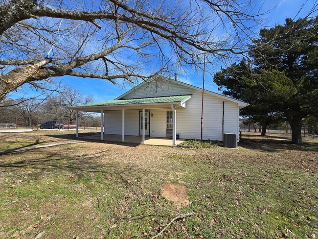 Building Photo - Remodeled 3 bed 2 bath home in Asher!