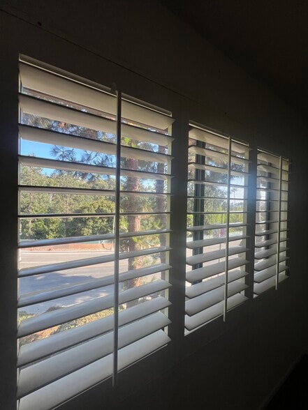 Building Photo - 501 Palisades Dr