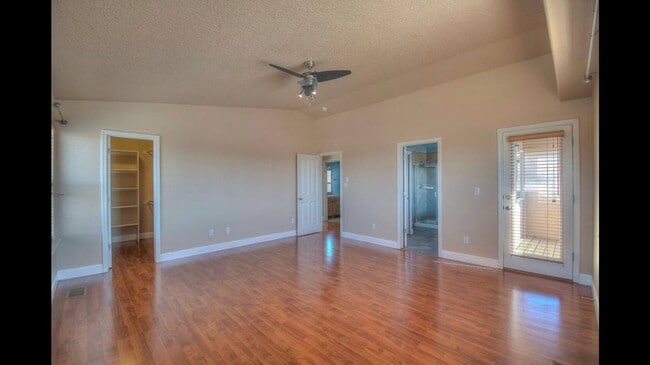 Building Photo - Available Now! Beautiful 3 Bedroom/2 Bathroom Home in Northeast Albuquerque