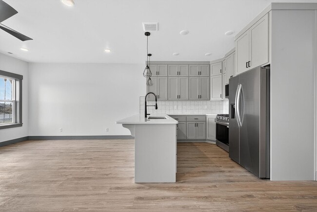 Building Photo - BRAND NEW TOWNHOME IN AMMON IDAHO 3 BED 2.5 BATH WITH 2 STALL GARAGE