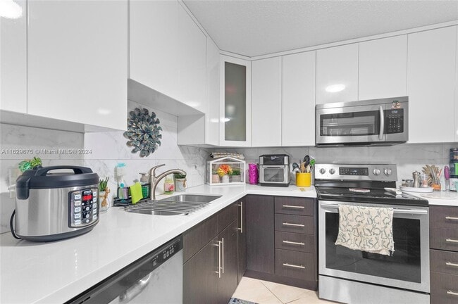 Building Photo - 751 NW 99th Cir