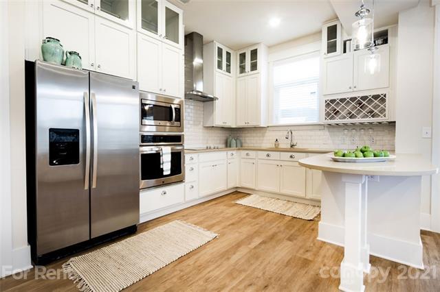 Building Photo - 9921 Holly Center Dr