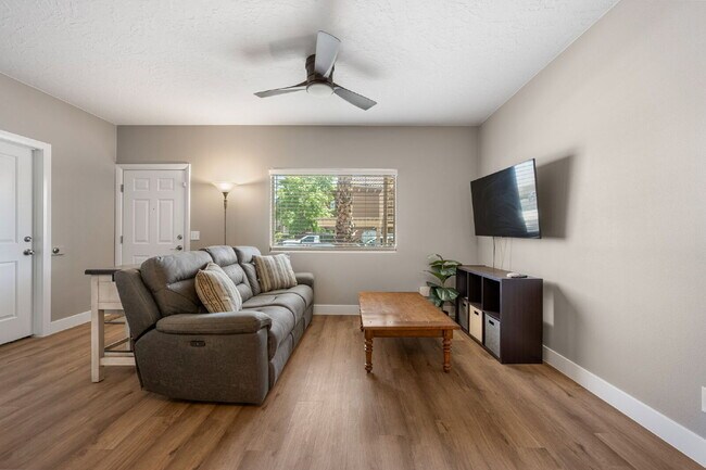 Building Photo - "Cozy 2-Bedroom Retreat in Prime Washington, UT Location – Welcome to La Vanita!"