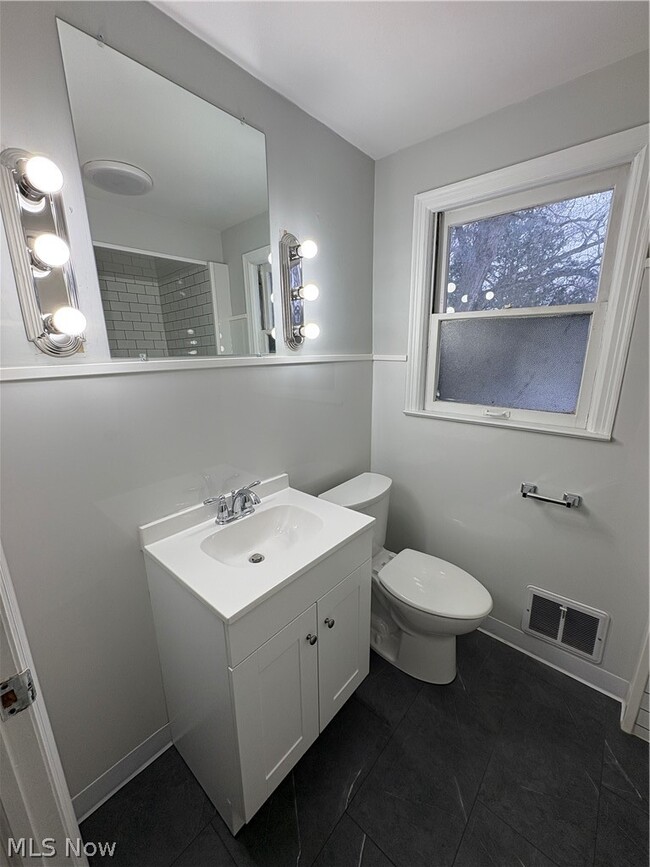 Building Photo - 738 West St