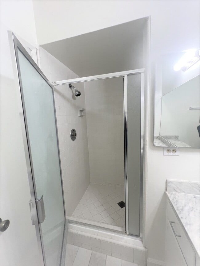 Building Photo - 801 S Lucerne Blvd