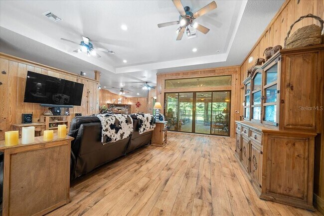 Building Photo - 3135 NE 49th St