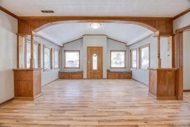 Building Photo - 321 Longspur Ln