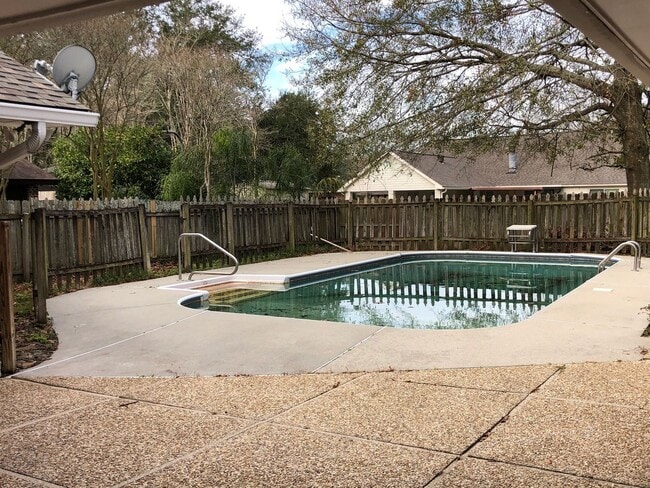 Building Photo - 1333 Oakdale Dr