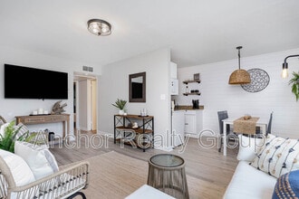 Building Photo - 909 Pacific Ave