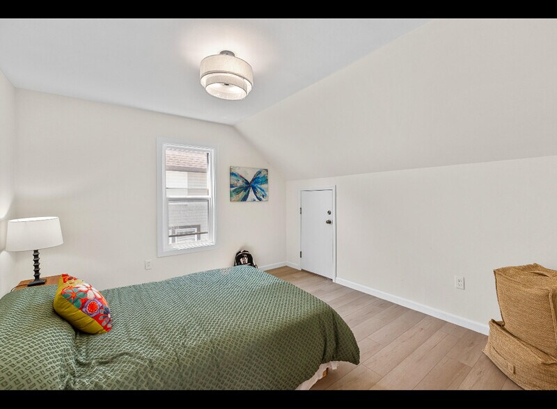 Building Photo - 1055 N 68th St